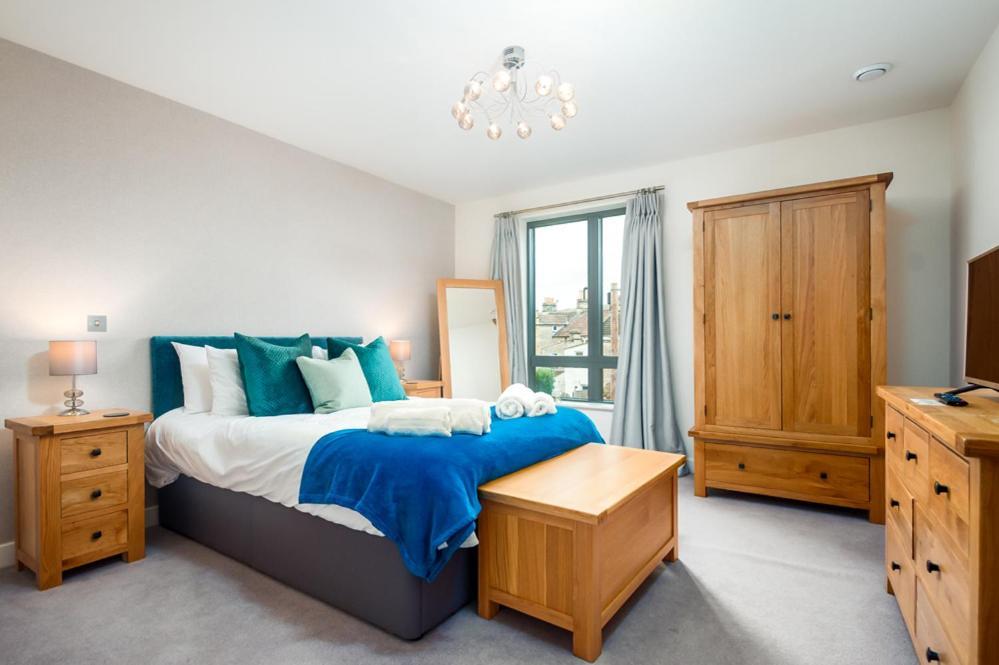 Solar Sanctuary- Skyline Balcony, City Centre, Three Floors, King Beds, Netflix And More! Бат Экстерьер фото